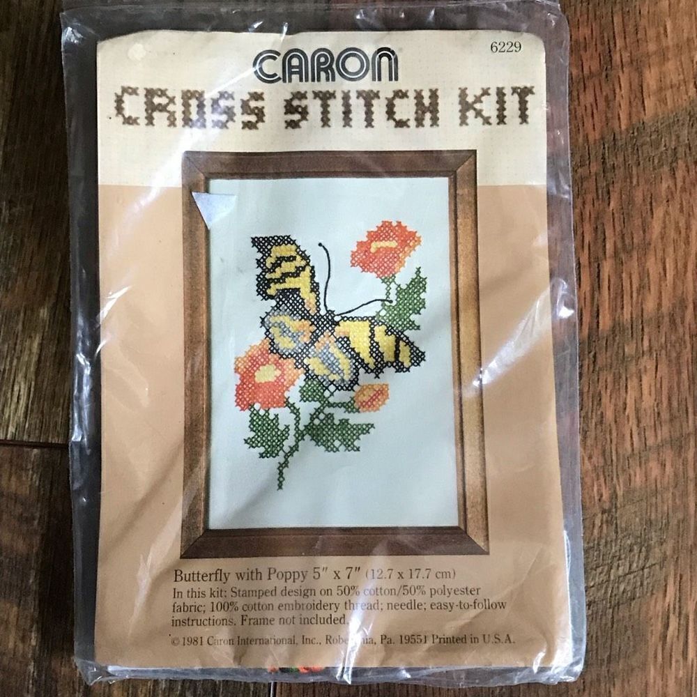 Caron Cross Stitch Kit butterfly with poppy flowers 6229 New